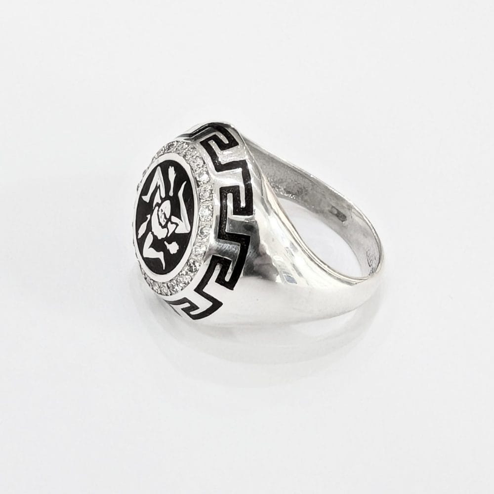 Anello in argento con simbolo Trinacria e brillanti