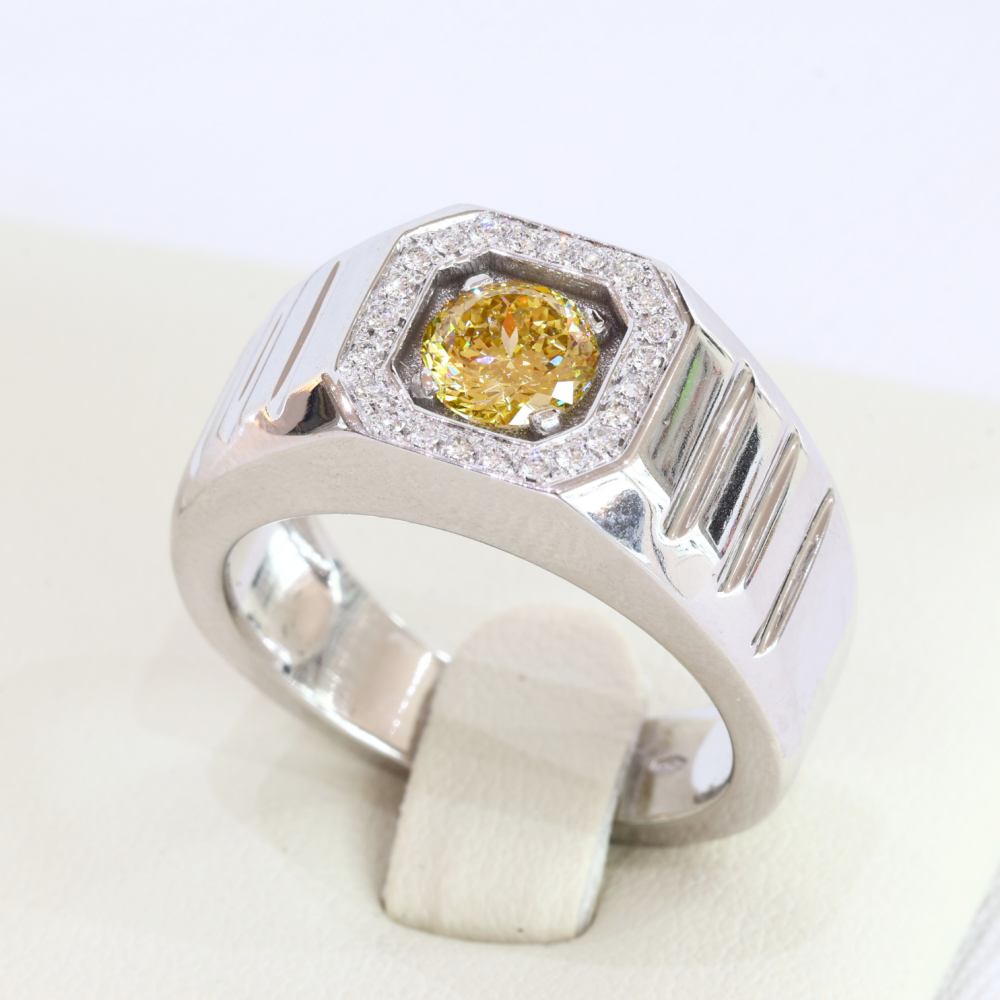 Anello in oro bianco con diamante Giallo centrale
