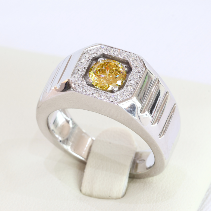 Anello in oro bianco con diamante Giallo centrale